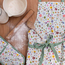 Load image into Gallery viewer, Flower Meadow Apron
